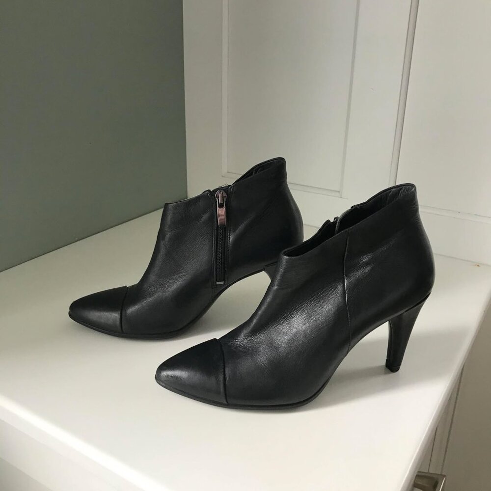 Ecco Ankle Boots Booties Shoes Womens Size 5 US 35 EU Black Zip Up